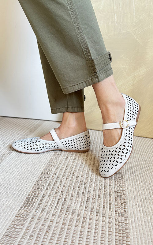 Bueno Kehlani Flats, white