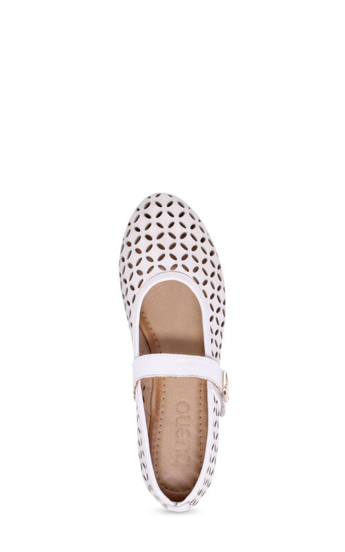 Bueno Kehlani Flats, white